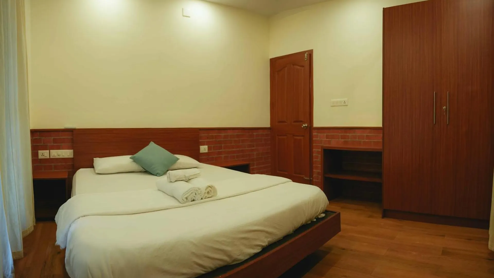 Waves And Shores Beach Villa Mararikulam